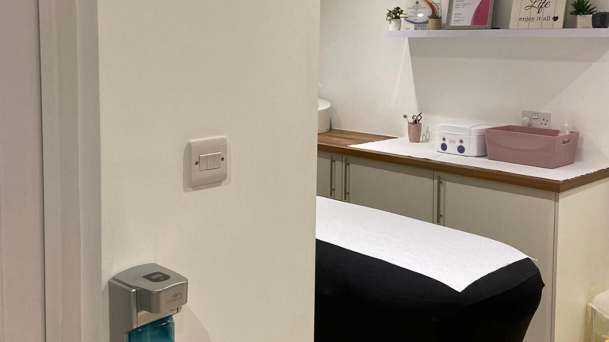 9583e6f3-b89e-42b1-879f-7b1b5d6fb632-debeautbydella-gb-england-havant-fresha-7058877