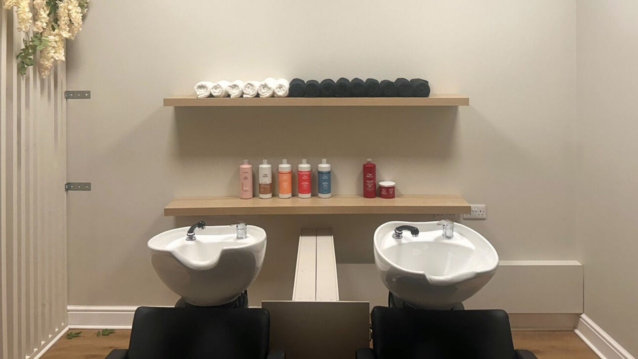 95eb8f63-1838-423f-afdf-b207a501aa8a-medlockshairdesign-gb-england-wakefield-fresha-1556804