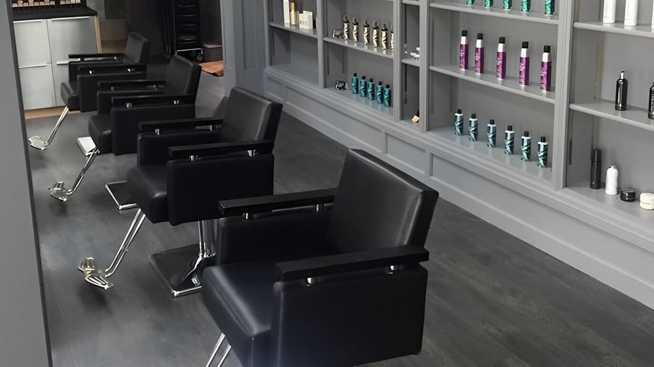 98bb0454-c706-4dd7-a3bf-83c0459801f1-davenportsalonscarmichaelchatham-gb-england-chatham-fresha-6807342