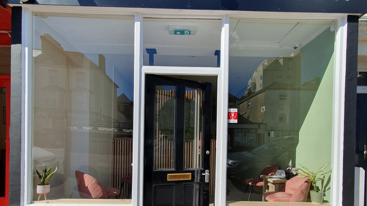 9b4b8cc4-1467-454d-9c61-bc2cdce5e24b-cklasersalonfortyfour-gb-england-eastbourne-fresha-6743554