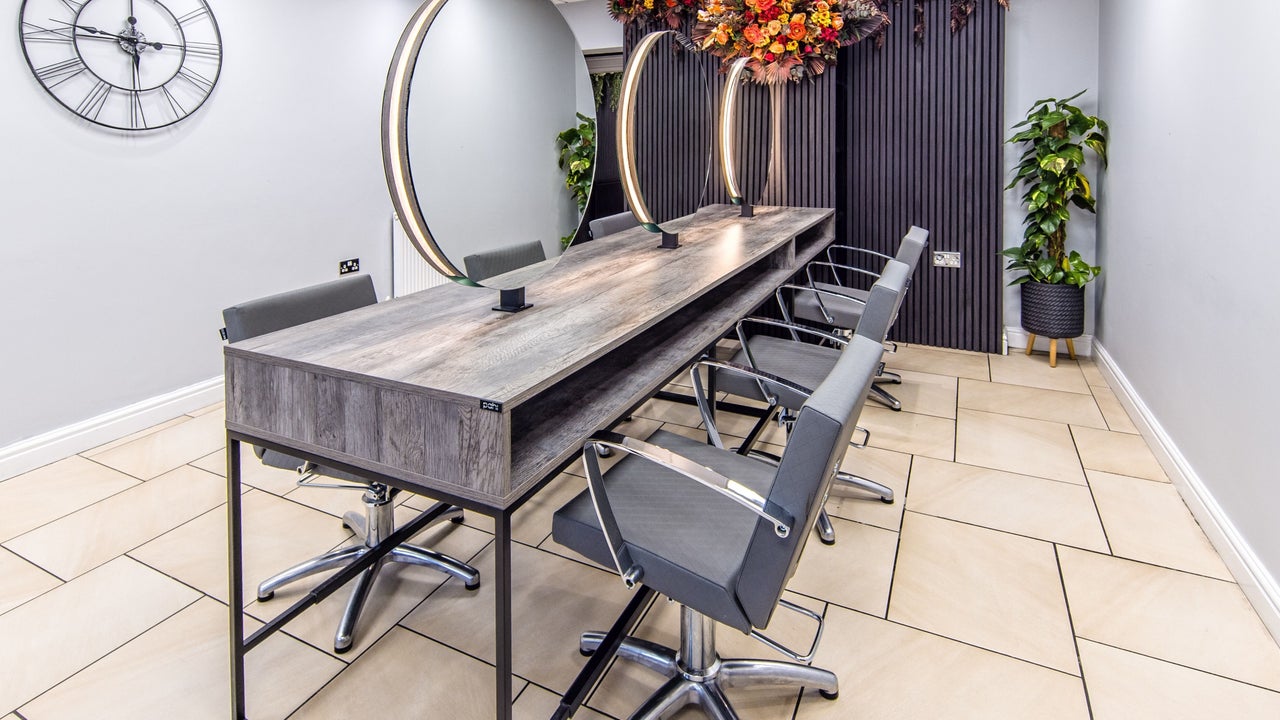 9c9cdebb-ad02-4ffc-9a9e-6d83baad5f67-rebeccalee-thesalon-gb-swanseasa46qd-fresha-1587116