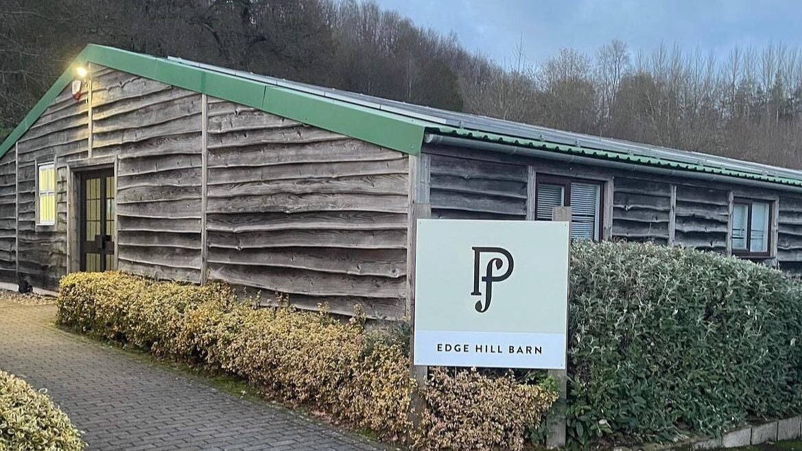 9d6bebb0-209f-4b98-9912-64010b316293-lucys-gb-england-redhill-southnutfield-fresha-6071705