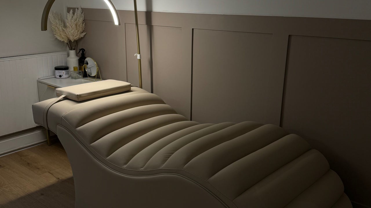 a04fbc15-6d6c-487f-b9c6-d3305e26c9ca-glambybeth-gb-england-bolton-heaton-fresha-8998375