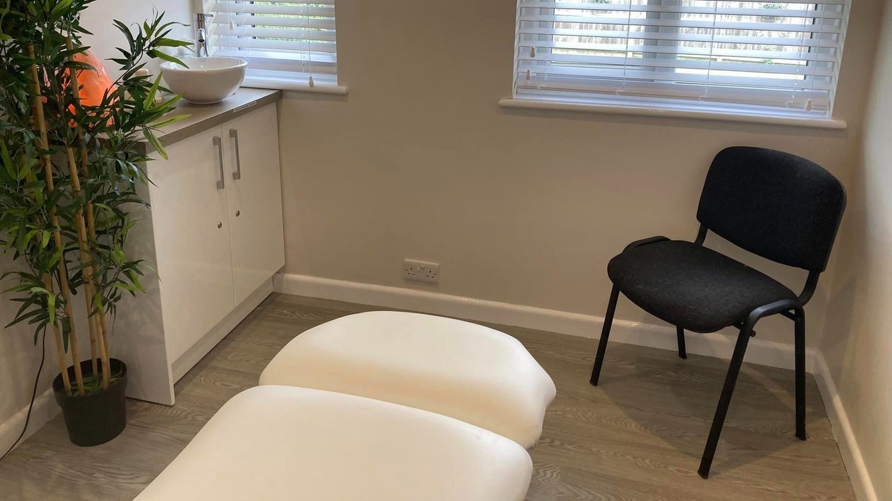 a09b06b1-54e1-4dad-bdb8-b17abc3b1862-healthwellclinic-gb-england-cowes-fresha-7684436