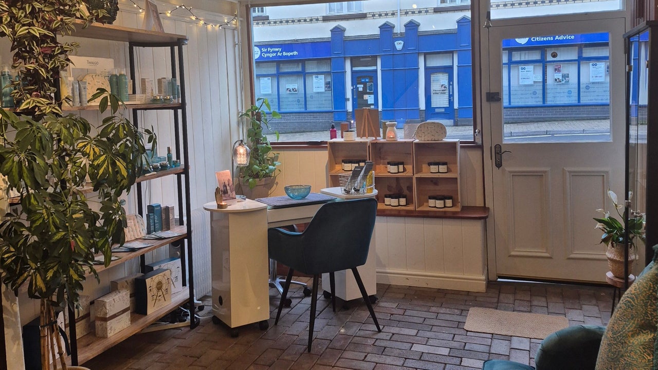 a1f2e72e-85a4-41c9-a651-a21bdb133df3-room2-gb-wales-abergavenny-fresha-9961715