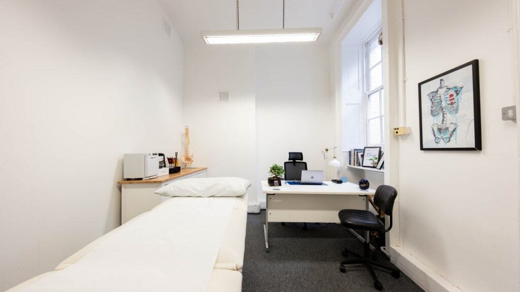 a4744ac0-2a30-4371-b825-9bb744111983-losteoclinic-gb-england-london-fresha-5559538