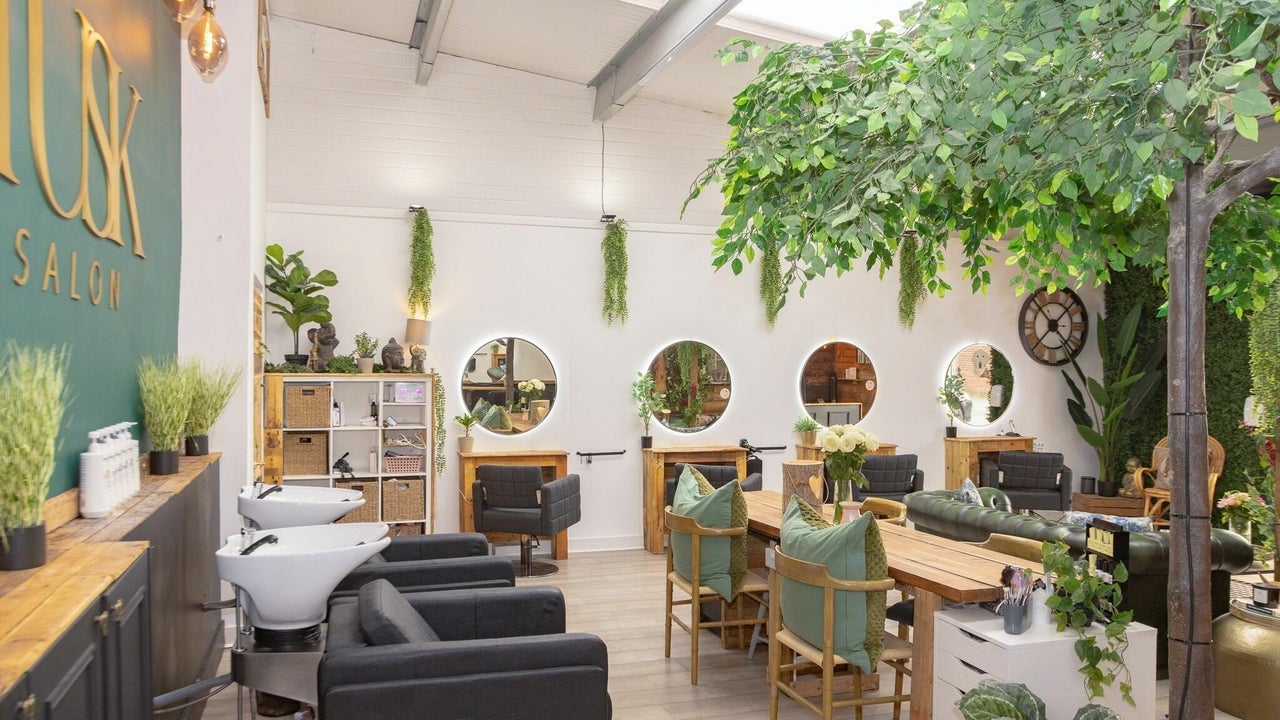 a47b2fdb-789e-41bf-986f-9950975550e7-tusksalon-gb-england-moreton-tarranindustrialestate-fresha-9519068