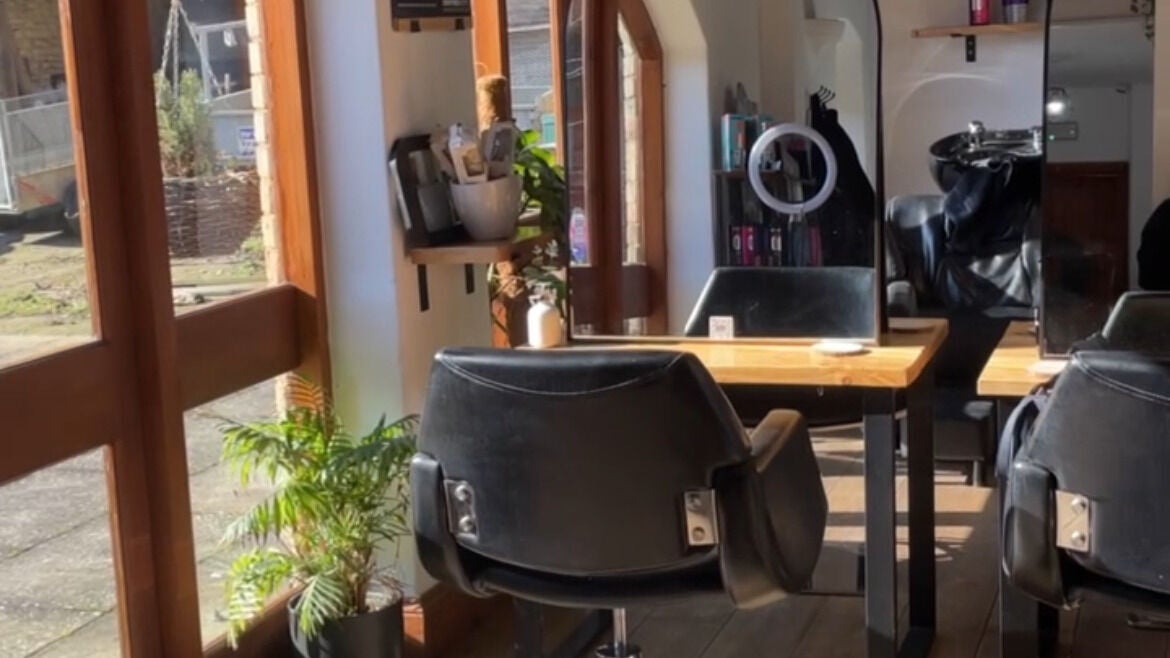 a4ba7148-5fde-4c97-8fa5-509f63c3909c-bavaroshairdesignltd-gb-england-aldwincle-fresha-9418929