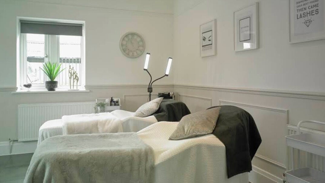 a5fe1f60-2363-4a15-81f5-ab3b95ece4ec-hrtreatmentrooms-gb-huddersfield-lepton-fresha-1221545