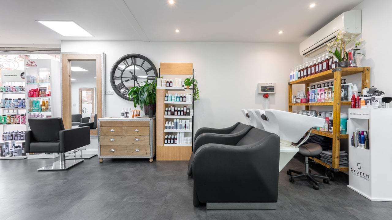 a6993d17-c5d4-417c-a97c-d2c21585bd33-caragibbshairdressing-gb-england-sale-fresha-2845491