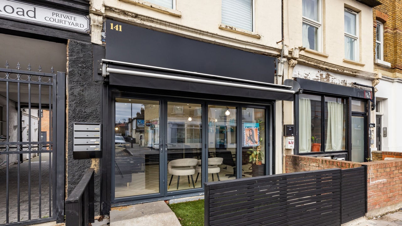 a9124d2f-e61d-4823-a1f8-cca7e2730993-athstudios-gb-england-croydon-thorntonheath-fresha-9083200