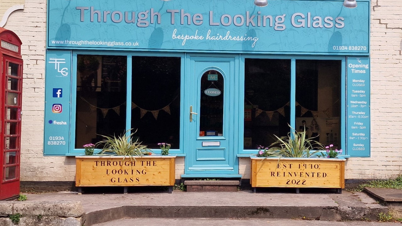 aa0f0e24-a781-42fe-8be5-7c959a44ff4d-throughthelookingglass-gb-england-yatton-fresha-4391138