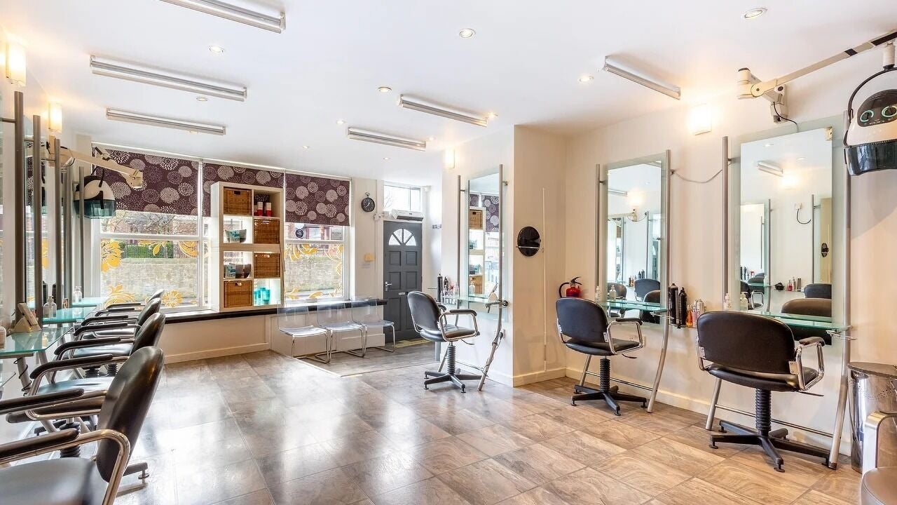 aaa36d1a-fc33-43c9-99b0-5bc559995c1e-valenciasalon-gb-england-newcastleupontyne-southgosforth-fresha-9456614