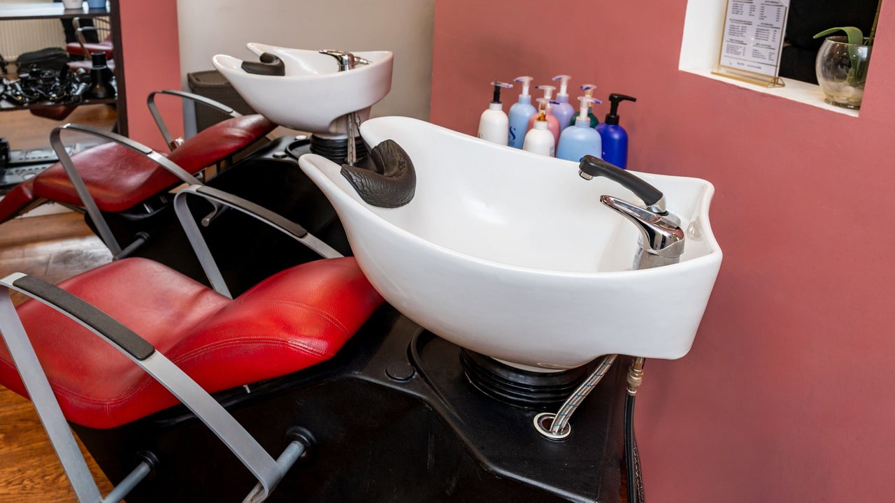 ab6fbfe1-a3bb-496f-aa21-7e416530bee3-effleuragehairandbeautylimited-gb-england-langleymill-fresha-2122300