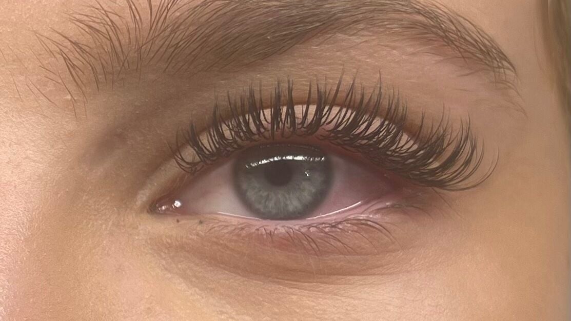 abd9f8c0-7ef9-42a2-8f3b-bf3f9fa36290-lashandbrowartistrybyleems-gb-england-royalleamingtonspa-fresha-6914255