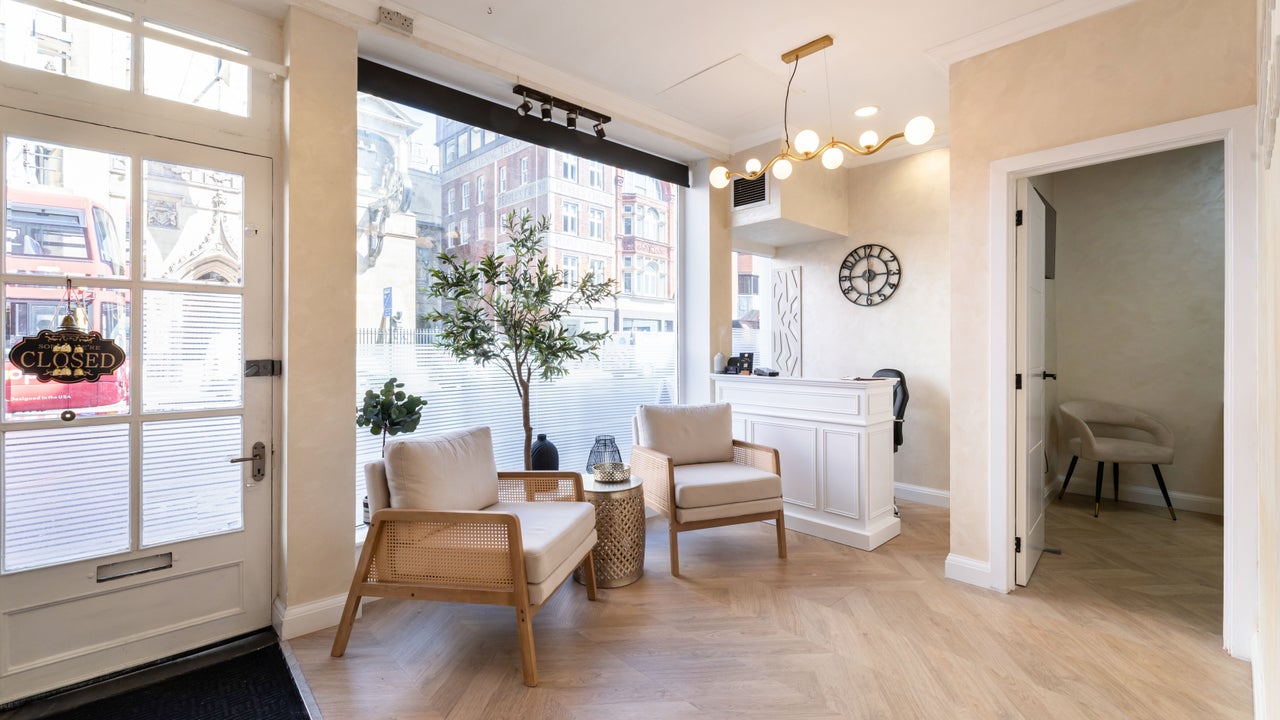 ac6e1eb9-3734-4706-a858-52659c9f2e03-luxurywaxbar-gb-england-london-temple-fresha-6988555