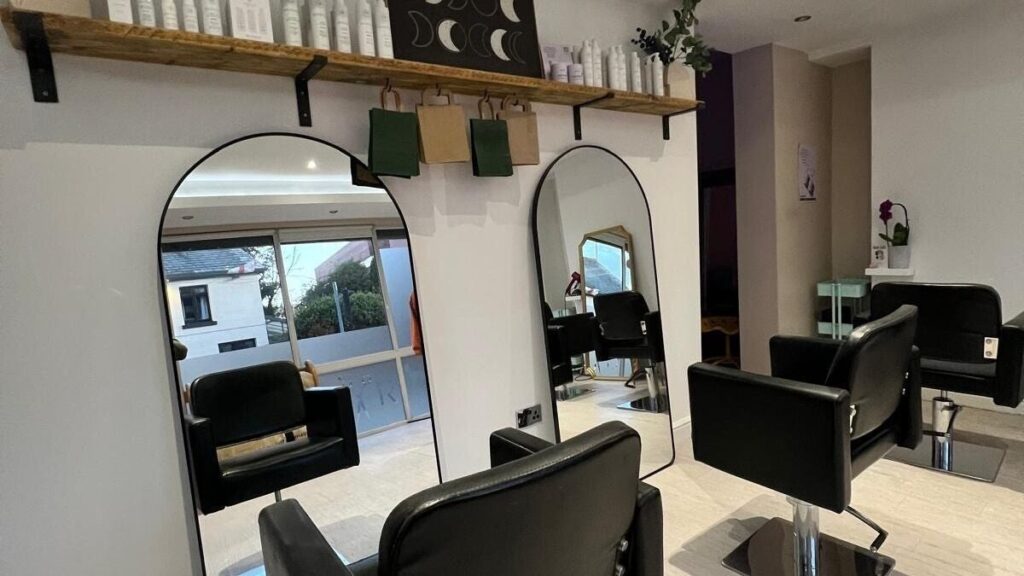 ae0f704c-582c-4ec3-93f4-5e8bef01ed02-curlycow-gb-england-westhoughton-fresha-1557447