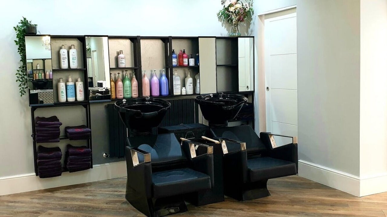 ae54510d-df87-4c68-81f9-a8e753898f93-hollyblackburnhair-gb-england-wakefield-newmillerdam-fresha-6430865