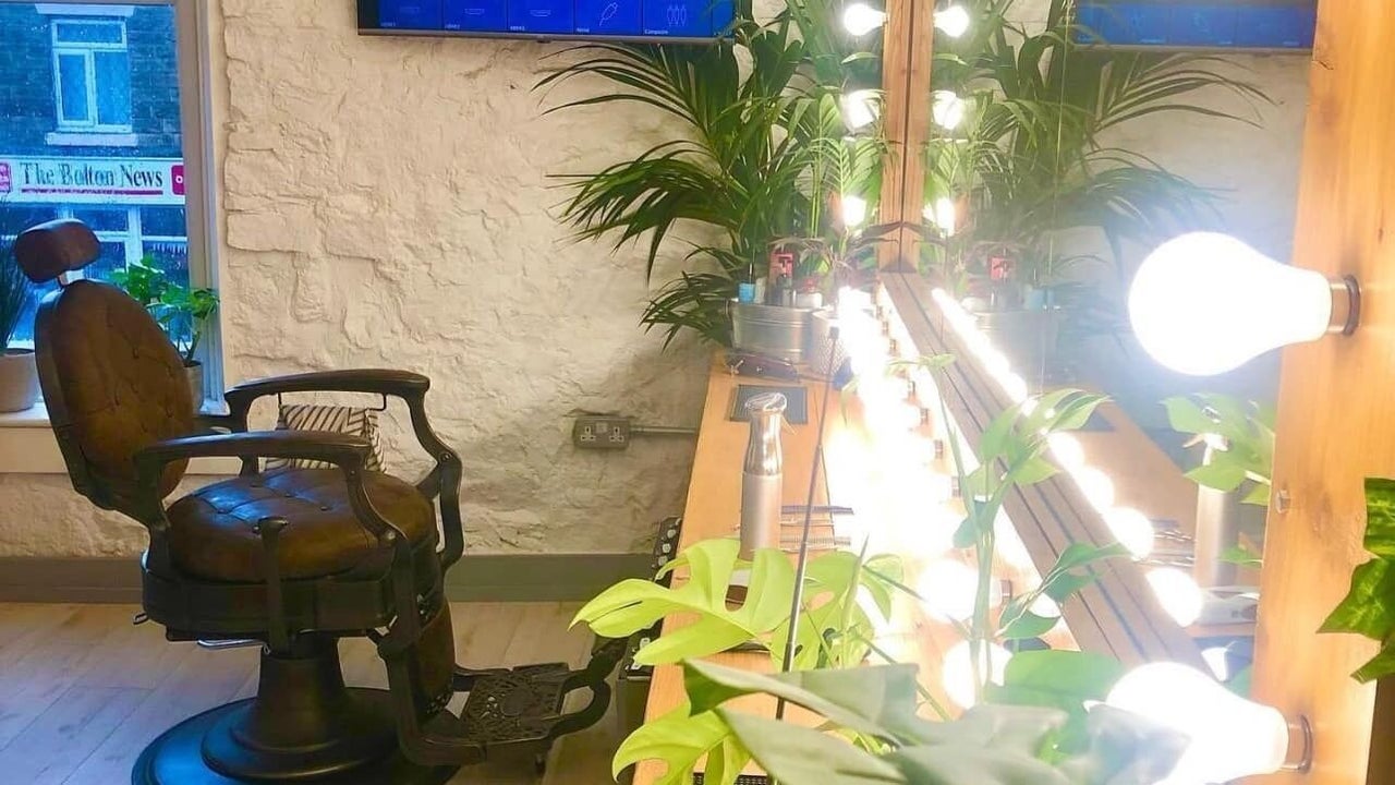 af9211a2-3f1e-456d-a7fb-265ddfd079d1-imagebarber-roomandhairbeautysalon-gb-england-bolton-horwich-fresha-2104098