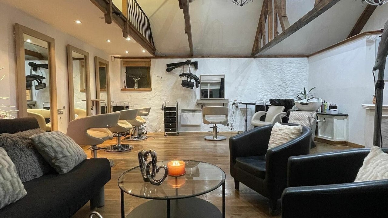 afc1b2c5-5a74-4c69-8462-bd33845344fa-allmadeuphairbeautyboutiqueltd-gb-england-godstone-fresha-8846393