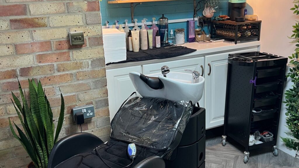 b2d16cc8-52ce-4a44-9a8b-90211c7105df-rebeccaloveshair-gb-england-frimley-fresha-7263150