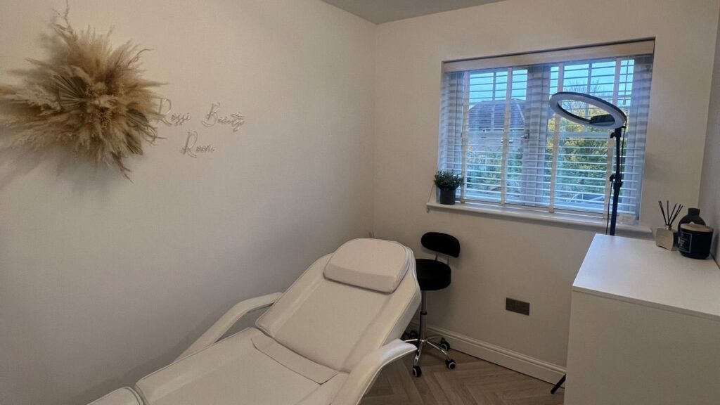 b3389d21-7ffb-43aa-b691-872712e358b4-rossibeautyroom-gb-england-braintree-fresha-7912975