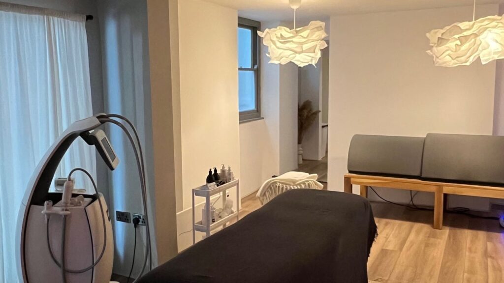 b7f6ec48-9803-4e26-8da3-5210542f0c41-saunapod-gb-england-falmouth-fresha-1195442