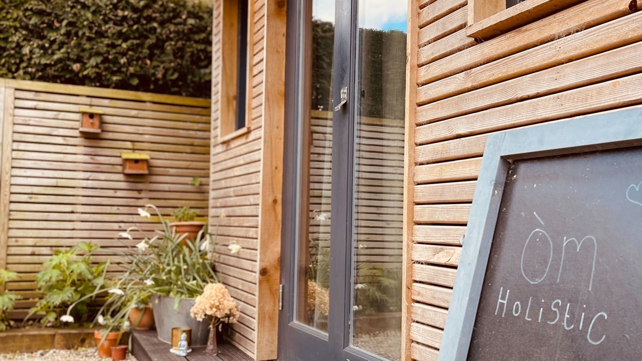 b963521a-97bc-4485-824d-43a2a31d1dbd-omholistic-gb-england-leeds-moortown-fresha-9162510