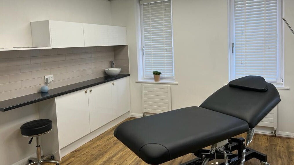 b987d9f7-28b9-41a4-9f1b-28c2f6bdd9da-queenbeewaxingstudio-gb-england-marlow-fresha-3899278