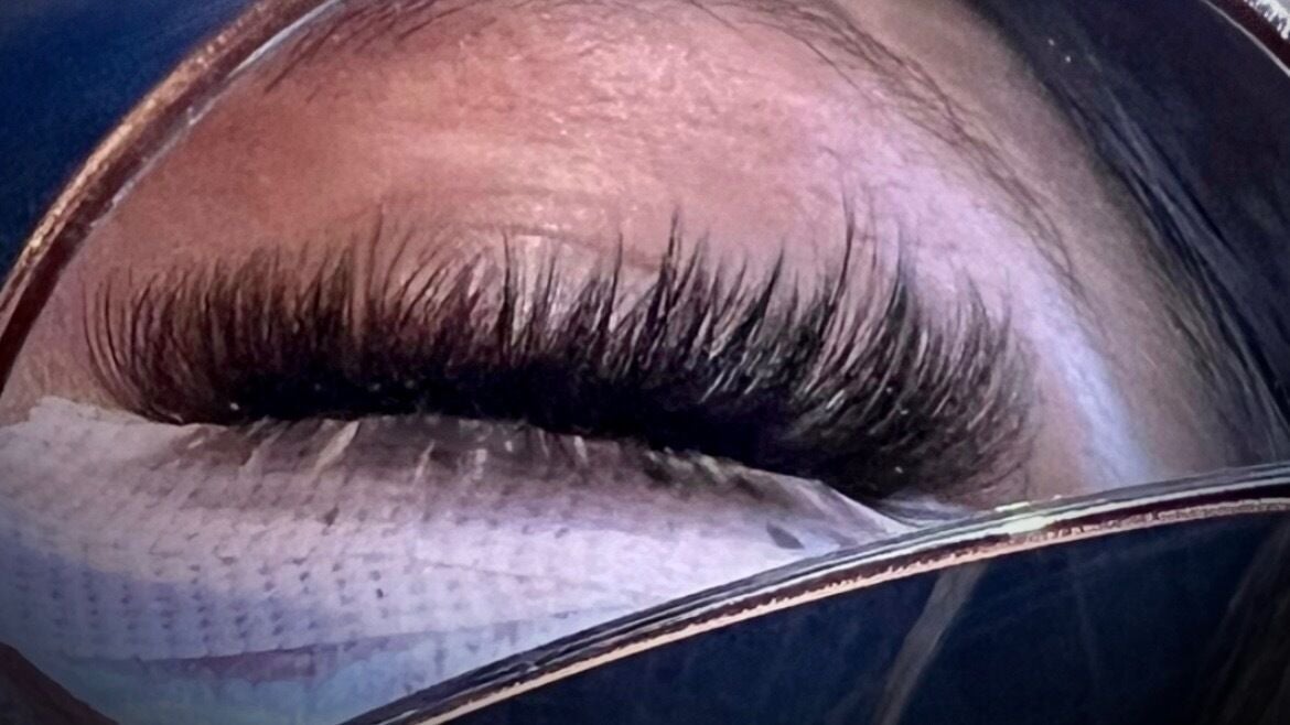 ba9cb16c-6f6a-4ba7-934c-5a1dcaccbdea-jorjaslashroom-gb-england-oakley-fresha-3775283