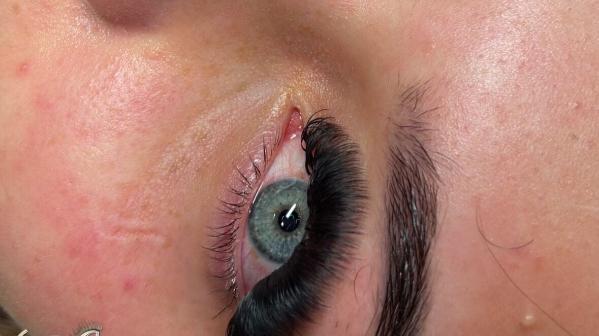 bb9b548a-eb94-45f3-b8ef-93afcc15189f-lashedbycaitlyn-gb-england-chelmsford-fresha-1456524