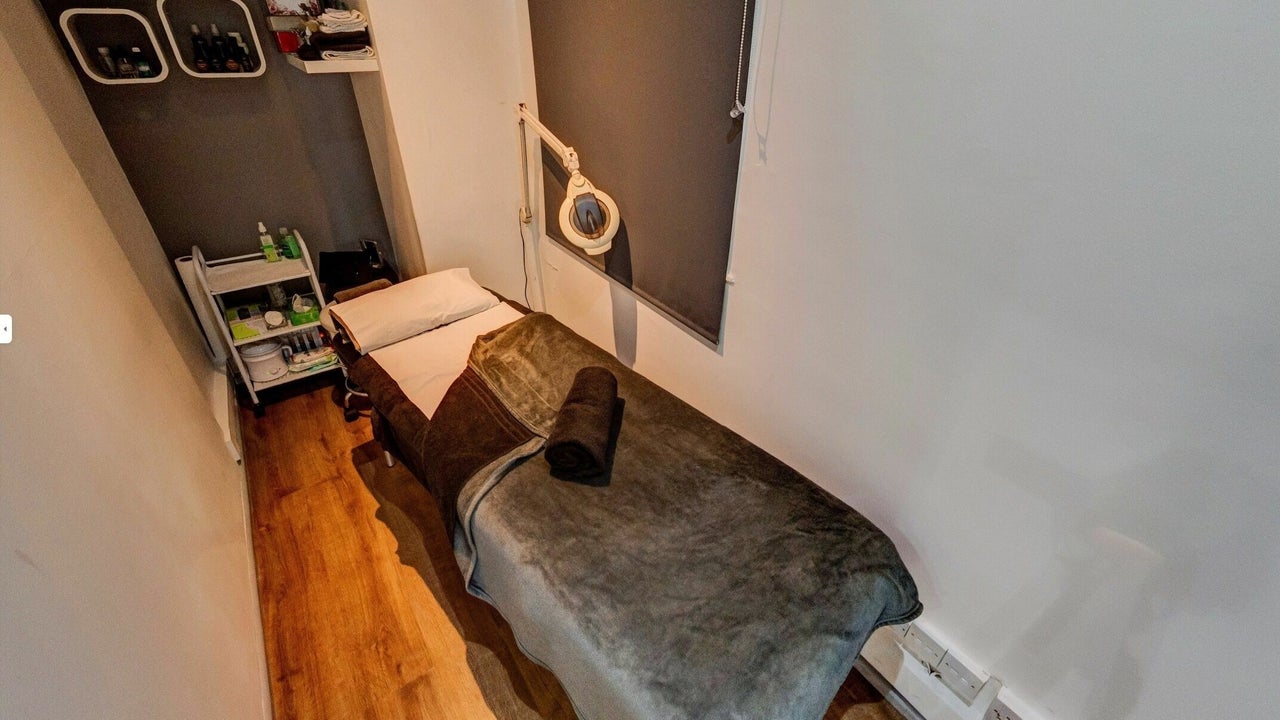 bba3b408-57d3-4349-b1c6-33f707b7c23c-fatimahairboutique-gb-england-epsom-fresha-4561937