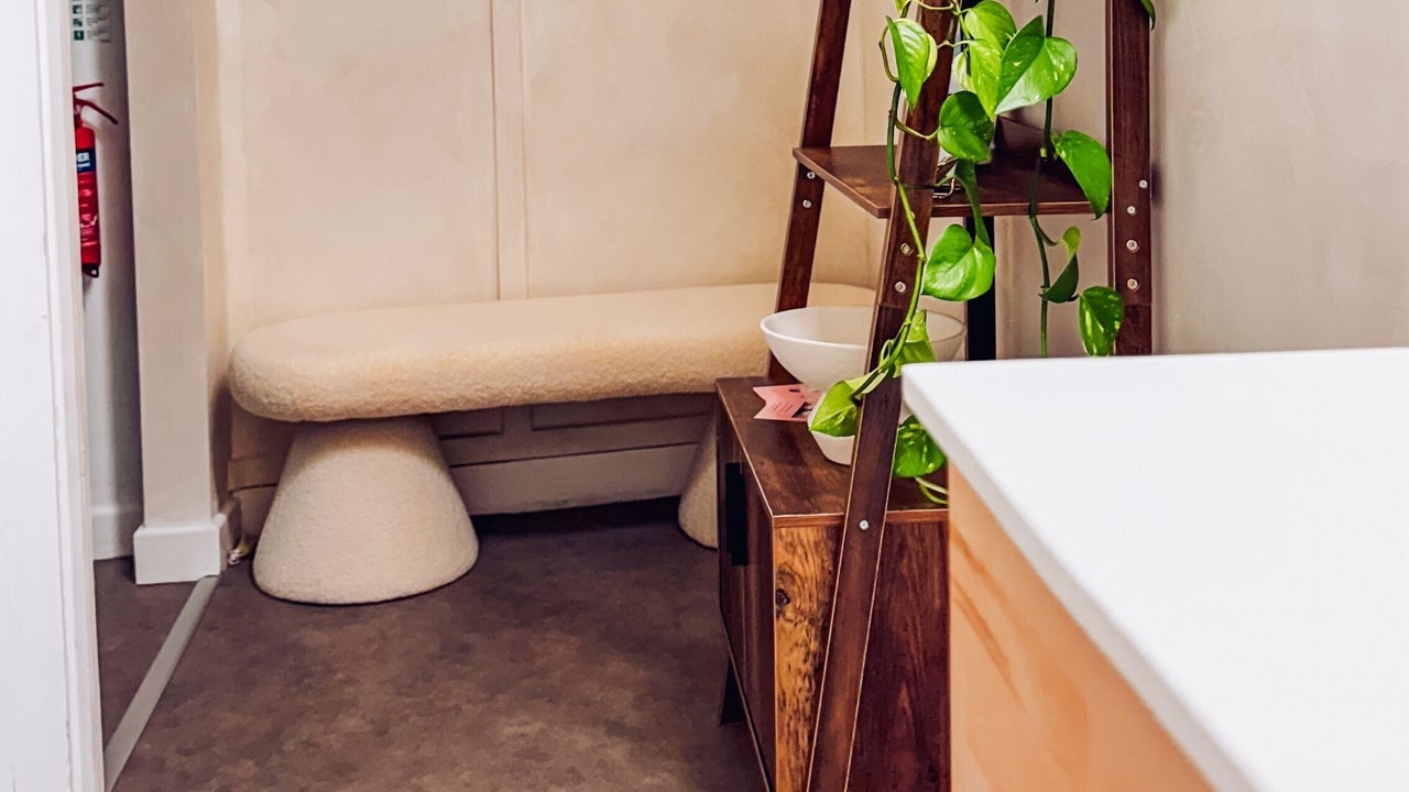 bbe11408-5aa3-4973-b52c-f8079f6d9005-jkprofessional-gb-england-trowbridge-fresha-8049999