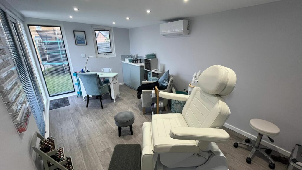 bd0213e2-a0af-451f-a591-5c1516d3f754-allaboutyou-gb-england-miltonkeynes-fresha-2966367