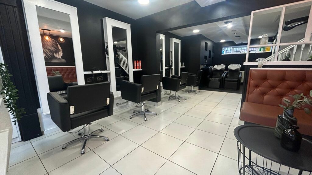 bd3517a6-0ab9-49db-b190-9e7ab8dd2e98-headhuntersoldham-gb-england-oldham-fresha-9543977