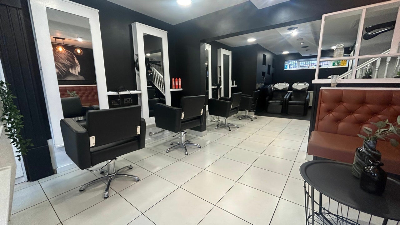 bd3517a6-0ab9-49db-b190-9e7ab8dd2e98-headhuntersoldham-gb-england-oldham-fresha-9543977