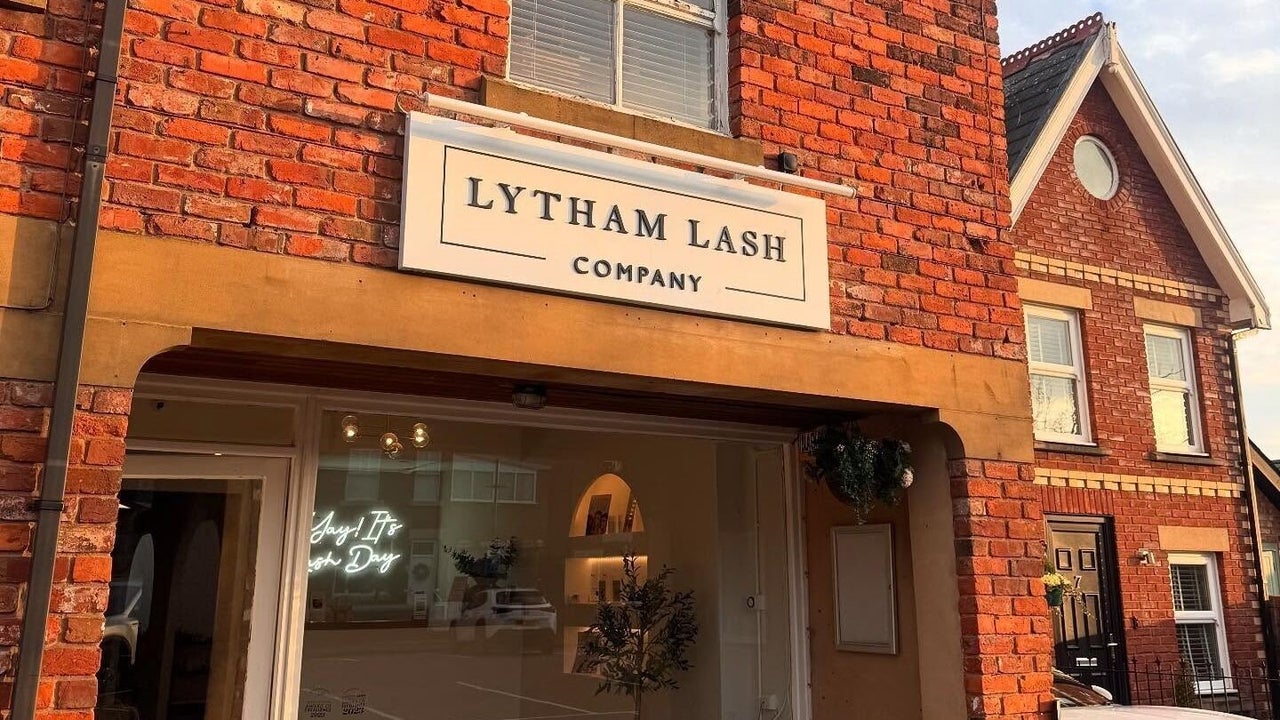 bfc12226-d63f-4bd8-81f6-fa8d91a686db-lythamlashcompany-gb-england-lytham-fresha-8314265