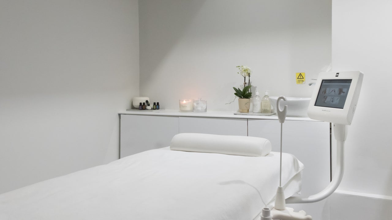 c2433461-1f95-4478-bebd-06e72d1c2c6f-nandnknightsbridge-gb-england-london-knightsbridge-fresha-9014932