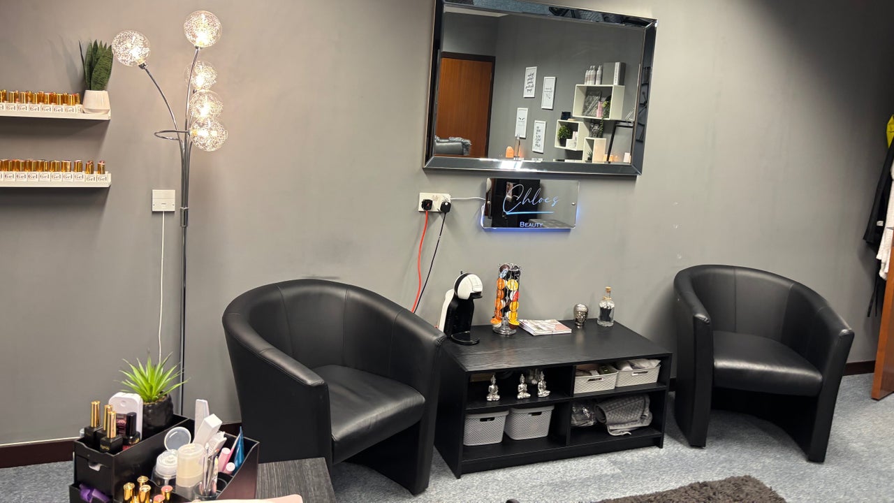 c2e3f68a-a930-4b88-95a2-63e6f7e17bd7-chloepearsonbeauty-gb-scotland-castleavenueindustrialestate-fresha-5133559