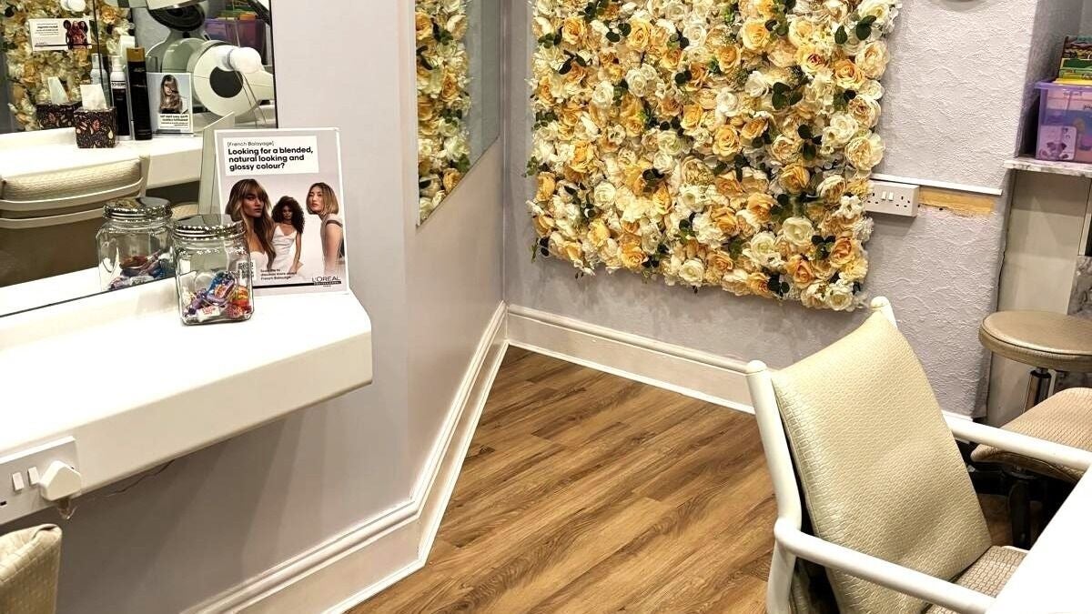 c3218442-752e-4d9c-a2d8-ab2962e08a75-throughthelookingglass-gb-england-yatton-fresha-2619806