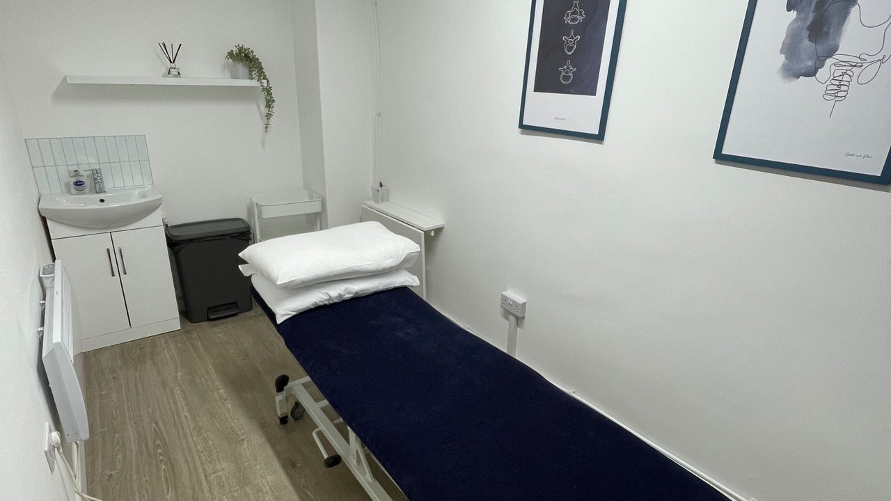 c334da6a-b408-426c-b8e3-41619e96ee4f-osteohubmumbles-gb-wales-swansea-mumbles-fresha-6878484