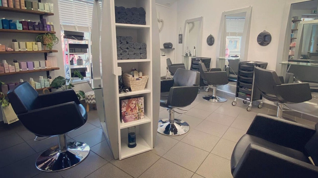 c8aa43a7-924b-4a8f-bc6a-1f50aac981d0-houseofhair-gb-england-somerton-fresha-1005566