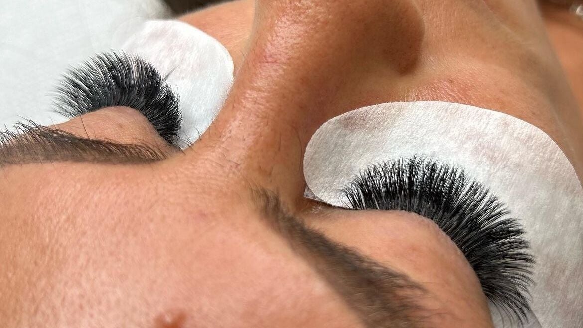 c8fa8ee0-4510-4e4d-9df6-88b8e3d4c5d4-professionallashartistsburton-gb-england-burtonupontrent-fresha-8965569