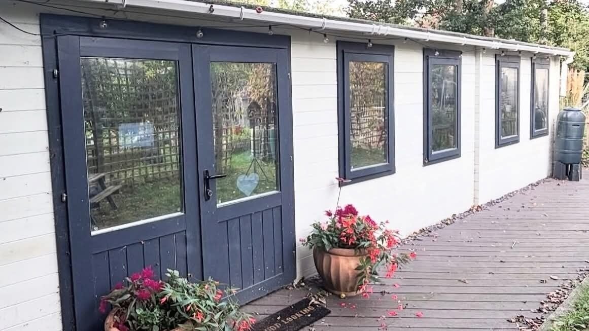 c9e97543-9148-4b11-8447-dc91f0d5f1c5-aimezvous-gb-england-markstey-fresha-7257738