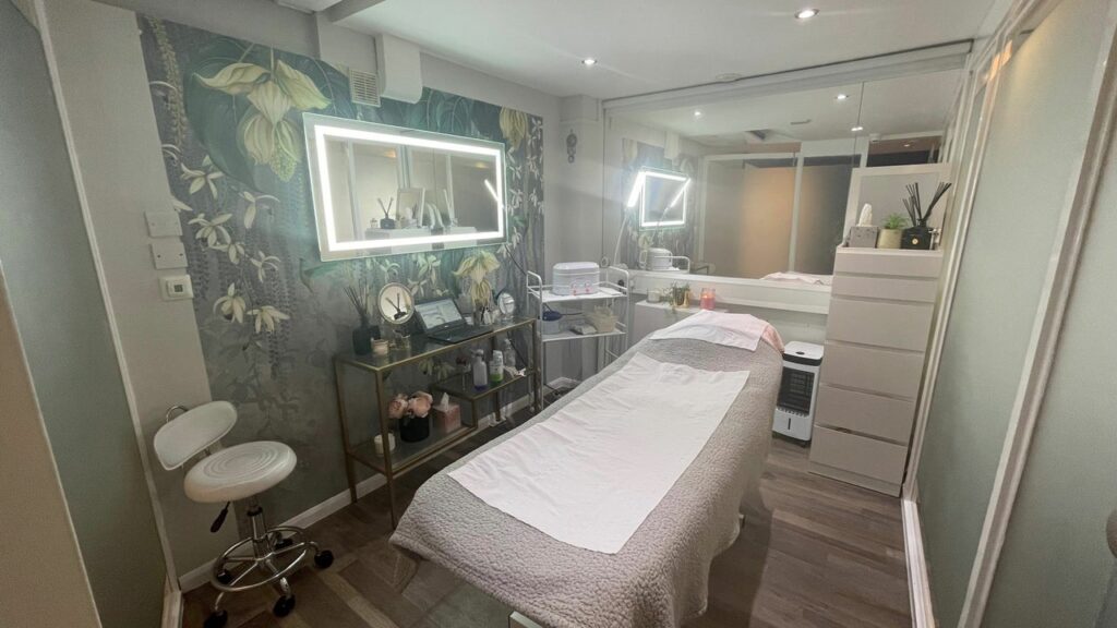 ca9610bf-0ce7-4db6-8654-348ee145aaae-waxandbrowsbymina-gb-england-london-fresha-4542821