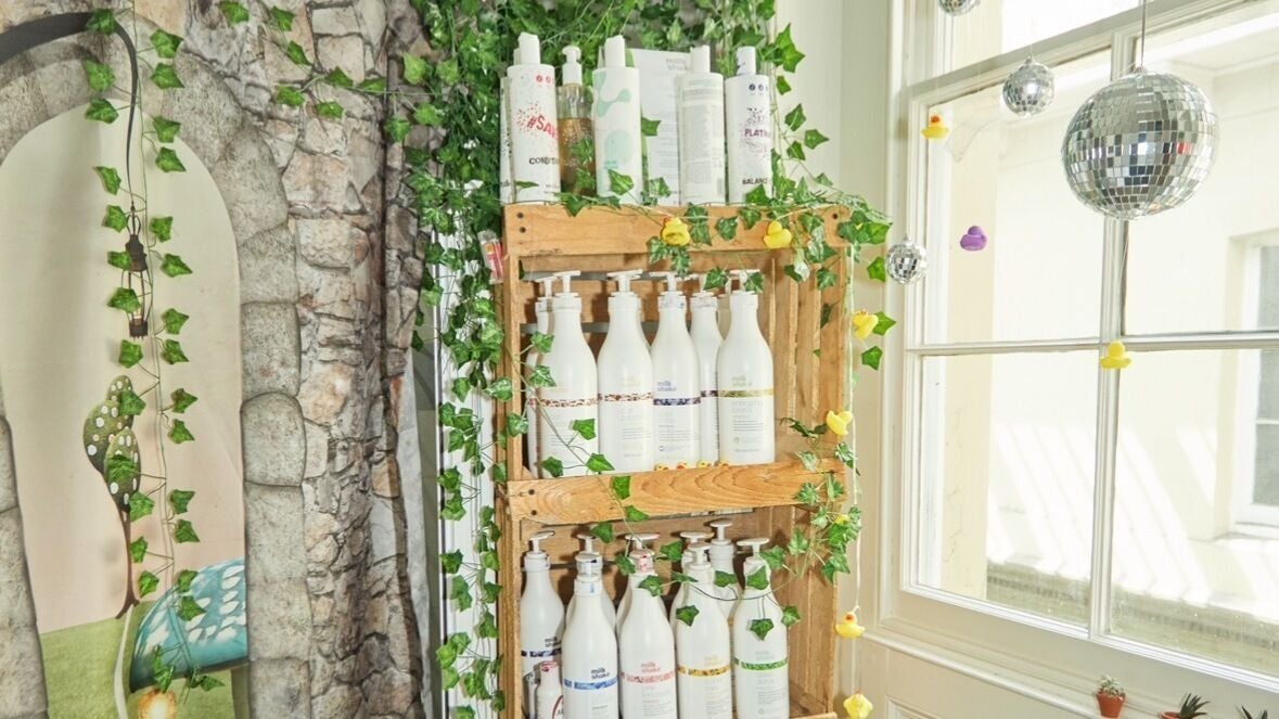 caff99f9-c53b-4205-bf5a-fe512d7c6a73-wonderland-gb-england-cheltenham-fresha-5202446