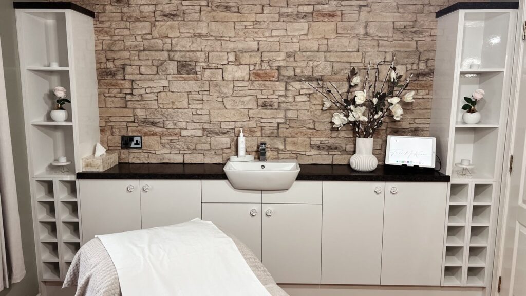 cb05cbd4-62cd-4b64-869f-f3c7349a750b-fionamackinnonbrowstudio-gb-scotland-inverness-fresha-2344724