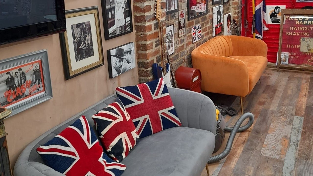 ccfa5d5f-e87e-422c-8a61-4aeaa9604bb9-8994297