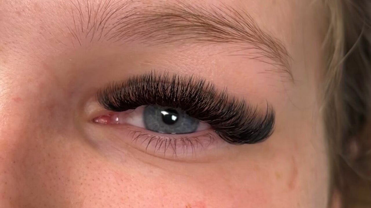 ce811f83-ad74-4f0e-9b8e-25b369ac1bd0-lashedbyells-gb-england-london-fresha-2533274