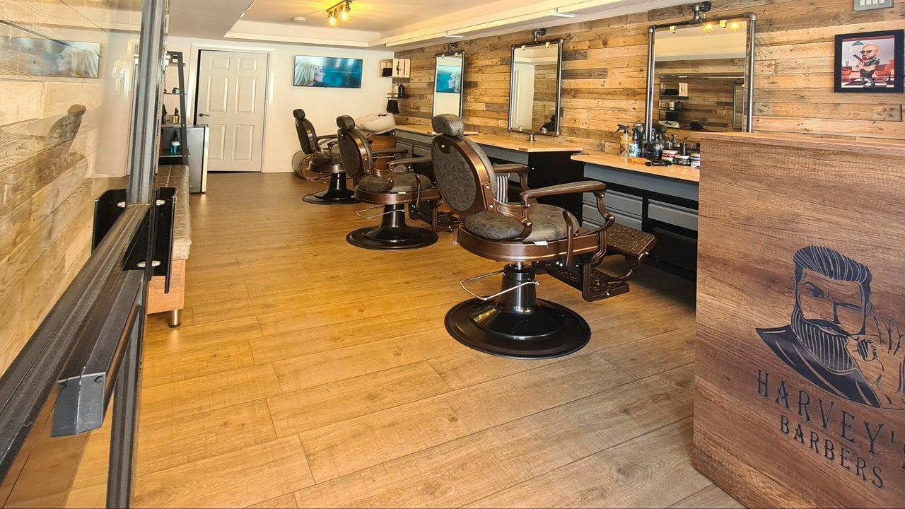 cedc7e2a-c477-4036-a1c6-3fb2b9f3a2d0-harveysbarbers-gb-england-slough-fresha-3547409